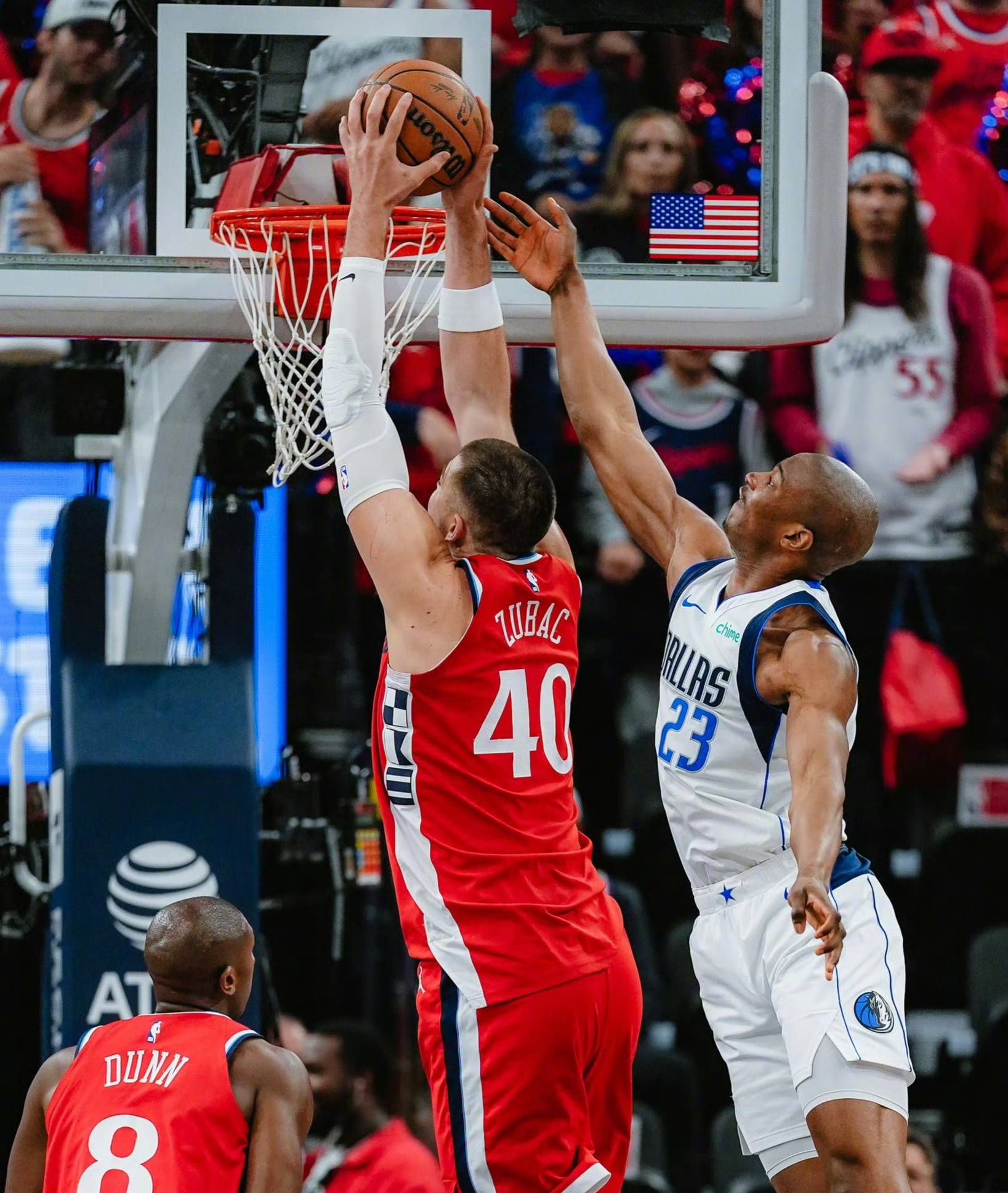 莱万多夫斯基连续三场比赛得分超过刷新纪录，快船不断突破！的简单介绍爱游戏体育