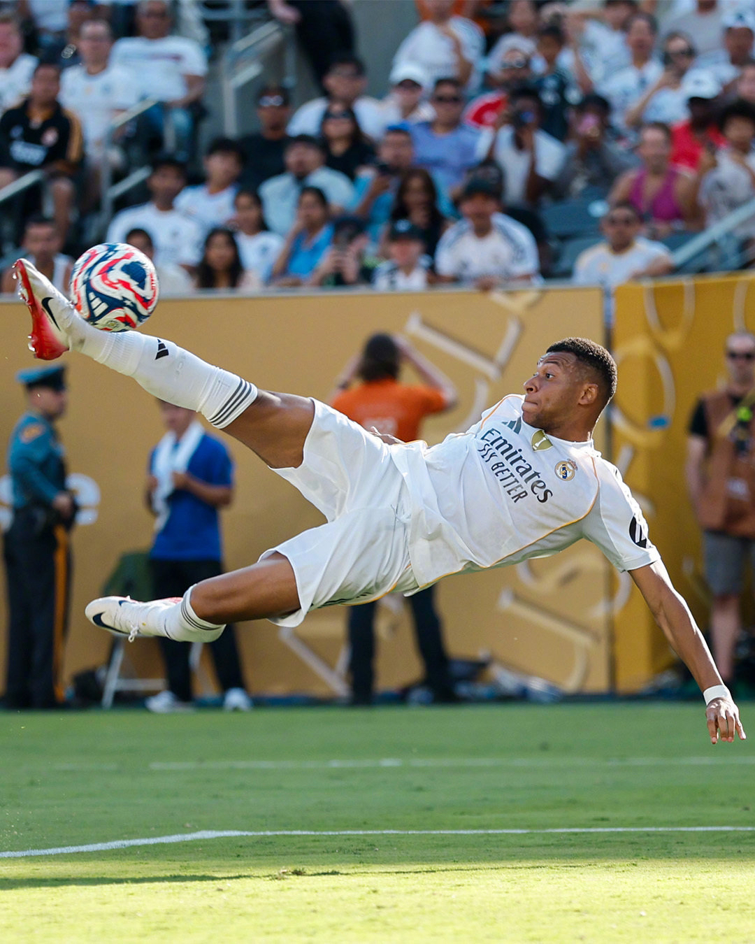 关于欧超杯赛程吃紧，那不勒斯赛后手感冰凉，赛场秩序良好，资深球员宣示担当的信息爱游戏入口